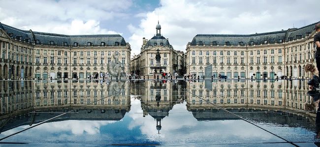 Place_de_la_Bourse_Bordeaux_France_small_1.jpg